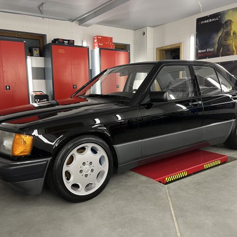 Mercedes Machnio Car's Clinic Auto Detailing Studio Radom, wosk, powłoka ceramiczna, detailing wnętrza, czyszczenie samochodu, pranie tapicerki