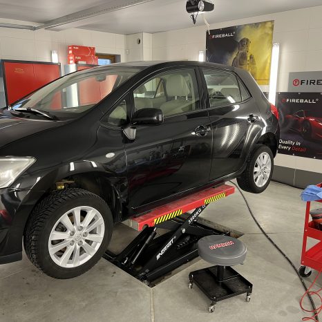 Korekta lakieru, aplikacja wosku, detailing wnętrza, polerowania całego auta, pranie tapicerki. Machnio Car's Clinic Radom